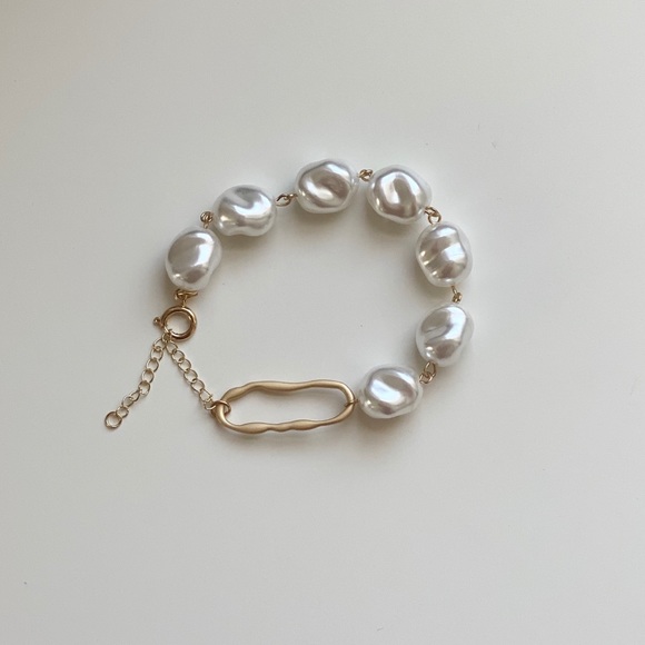 Maison de Jovel Celeste faux Pearl bracelet - Picture 3 of 4